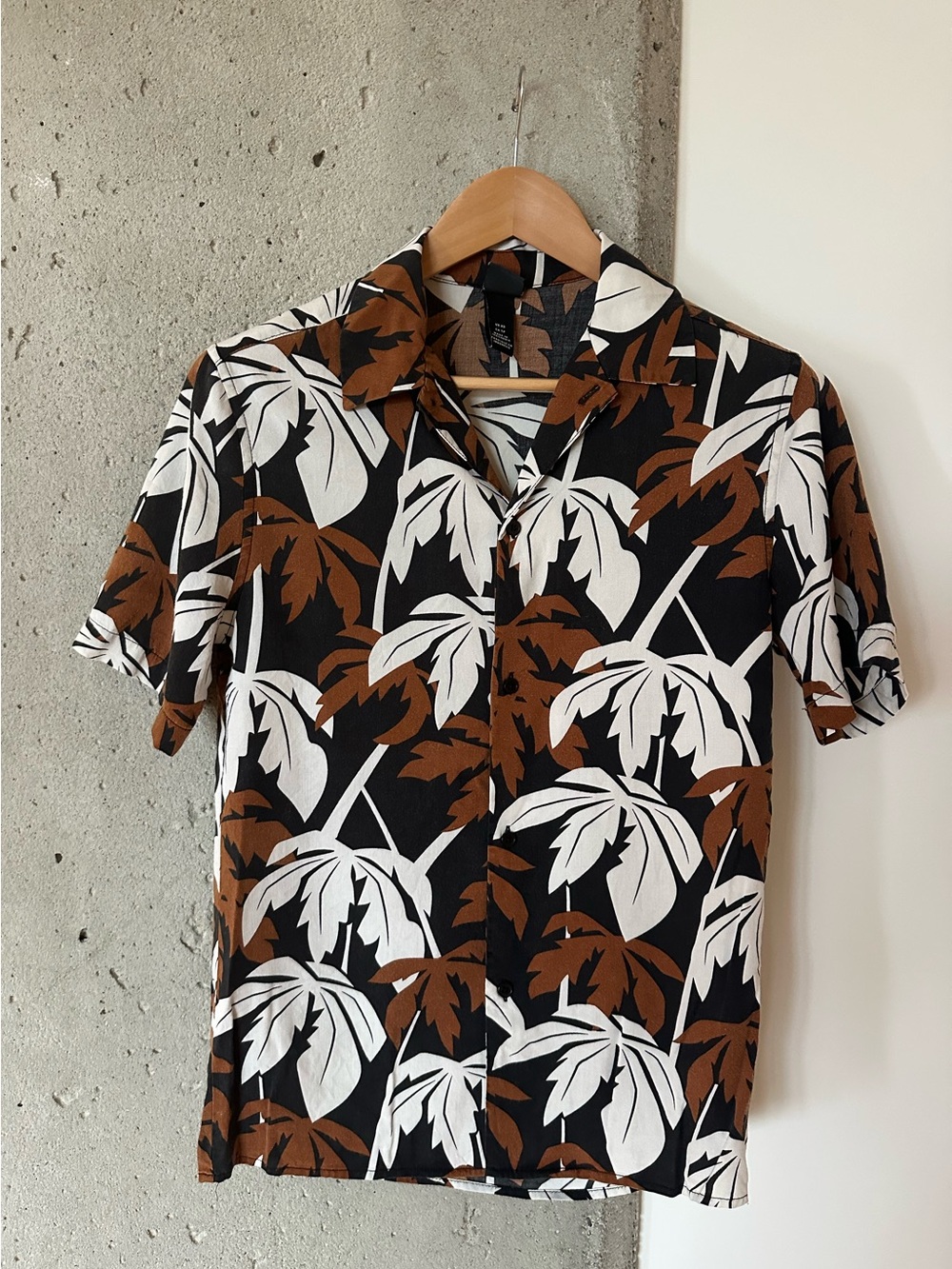 H&M Men's Short Sleeve Tropical Shirt - Black, White & Brown XS